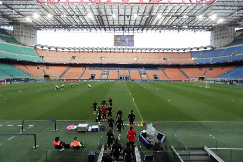 Corsi e ricorsi. Come nel 2003 mezza Milano è già in finale