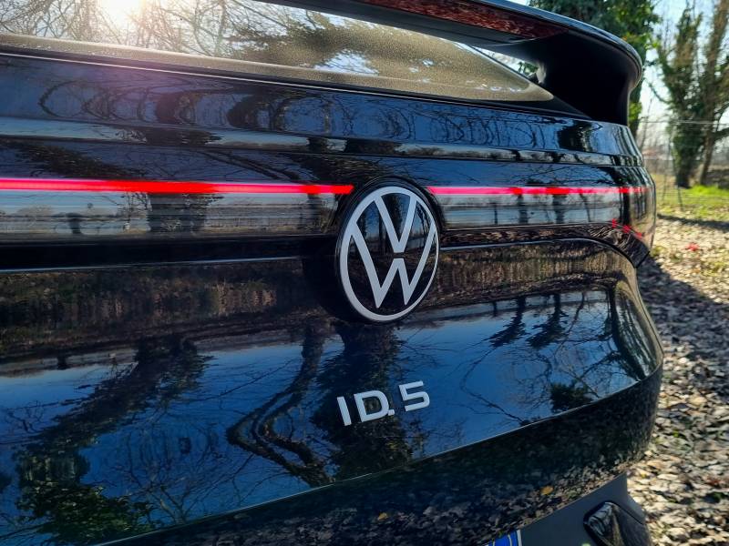 Volkswagen ID.5, guarda le foto del crossover coupè elettrico  5