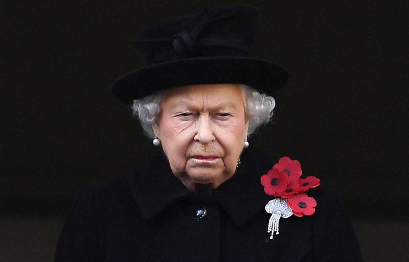 La Regina Elisabetta II durante il Remembrance Day