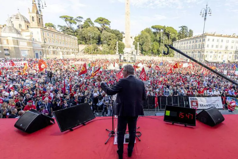 I sindacati affilano le armi per il Primo maggio. L'ombra dell'agguato sul concertone della Rai