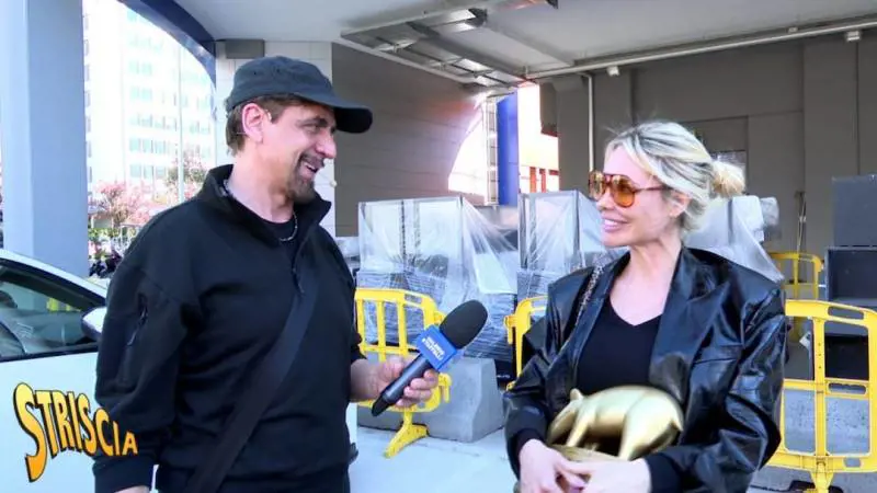 “Totti? Quando vuole...”. Arriva il tapiro d’oro per Ilary Blasi dopo la gaffe sui normodotati