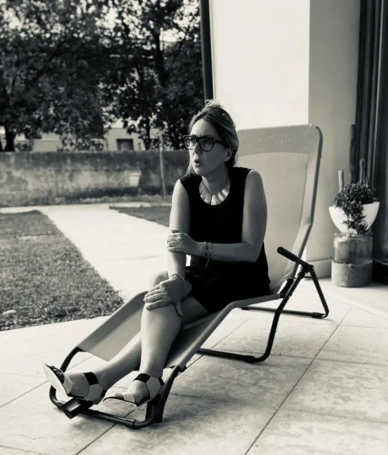 Un infermiere accoltella la sua legale. Dopo il ferimento, scappa e si impicca