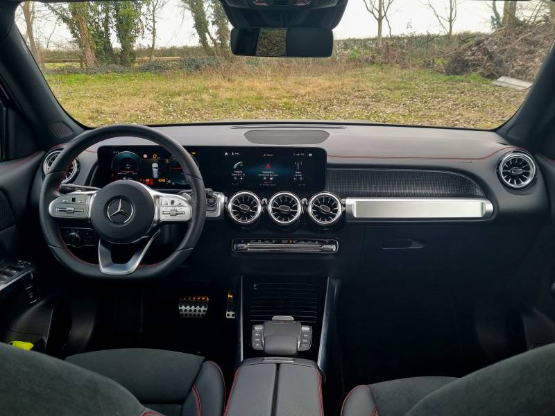 Mercedes-Benz EQB, le foto del suv elettrico: guarda la gallery 15