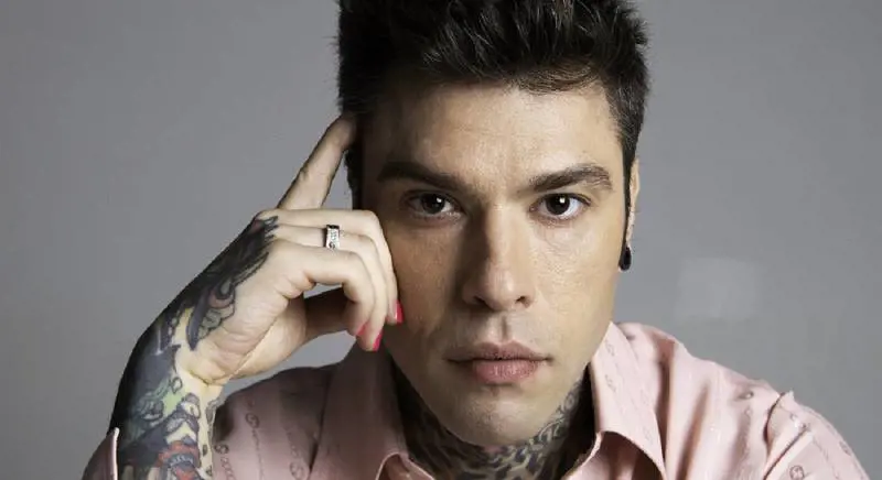 "Cambio etichetta discografica". Fedez in crisi anche con la Sony?
