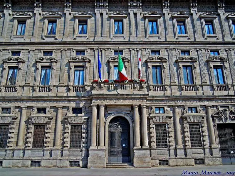 "Non sono valori condivisi". E il Comune di Milano boccia la statua sulla maternità