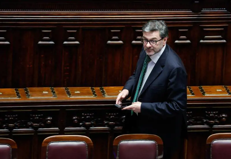 Europa, Giorgetti in pressing su patto e Mes. "La terza rata del Pnrr? È una questione di ore"