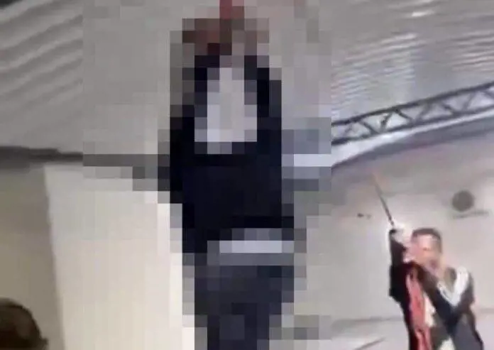 Rapiti, bastonati e torturati: il video choc dei migranti