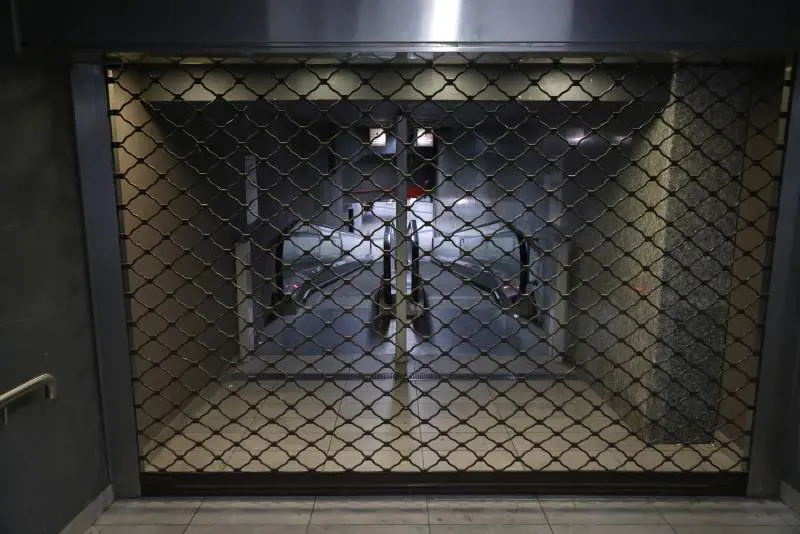 Algerino urla "Allah akbar" poi estrae il coltello: paura sulla metro a Milano