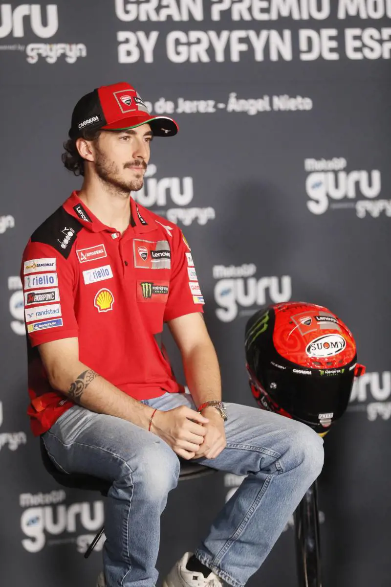 Bagnaia ascolta Vale e nel mini Gp si accontenta