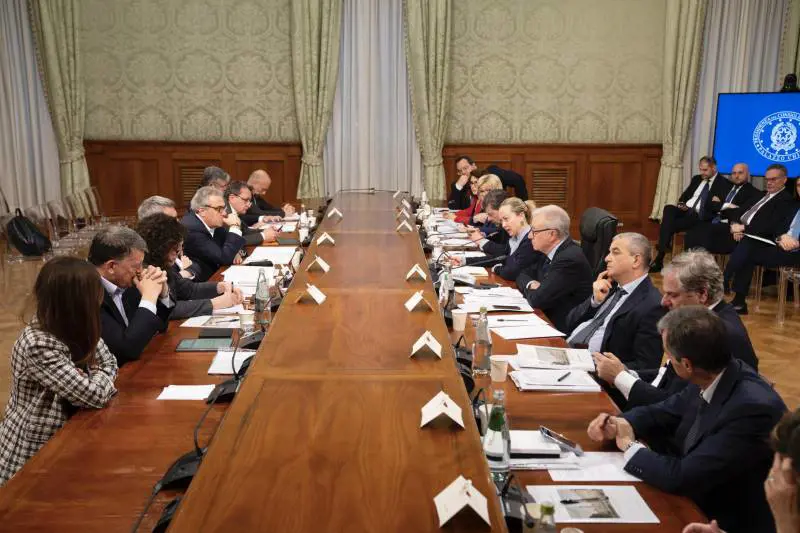"Mi aspettavo un ‘bravi'". "Punti dolenti": scintille governo-sindacati a palazzo Chigi