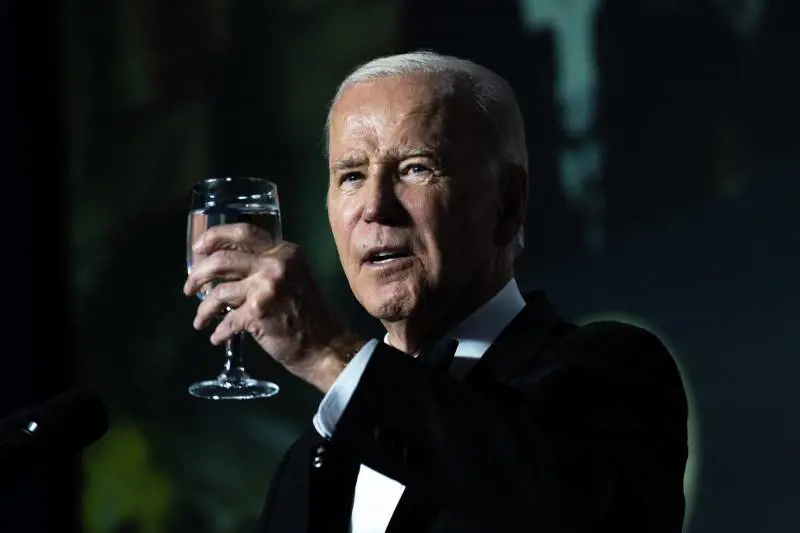 L'età pesa sui sondaggi di Biden (che litiga con Jill su pizza e gelati)