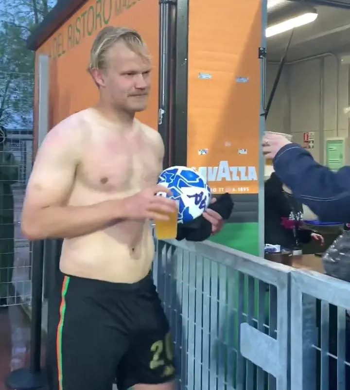 "Segna 4 gol poi la birra in campo". Chi è Pohjanpalo, l'attaccante rivelazione della Serie B