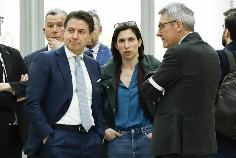 "Mobilitazione permanente". L'armata rossa contro il governo 