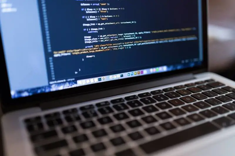 In un anno 12mila cyber-attacchi. I più piccoli vittime di ricatti sessuali