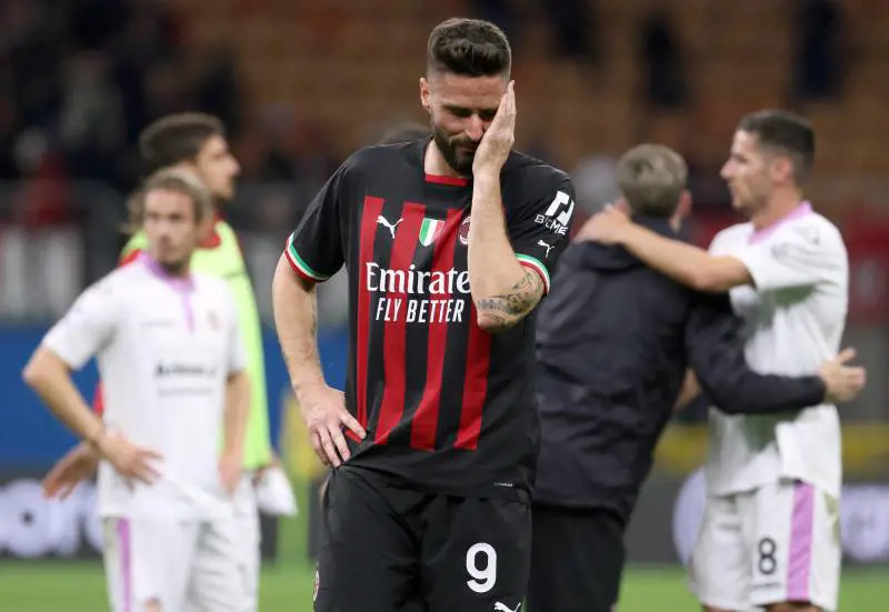 Mentre Napoli attende la festa, farsa del Var e Milan confuso