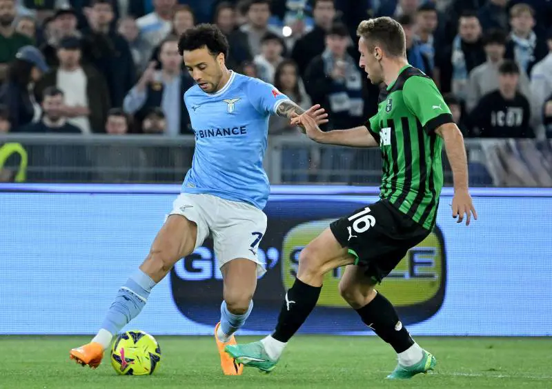 Felipe-Basic, la Lazio non molla il 2° posto. E l'ex Sarri rinvia la festa dei partenopei