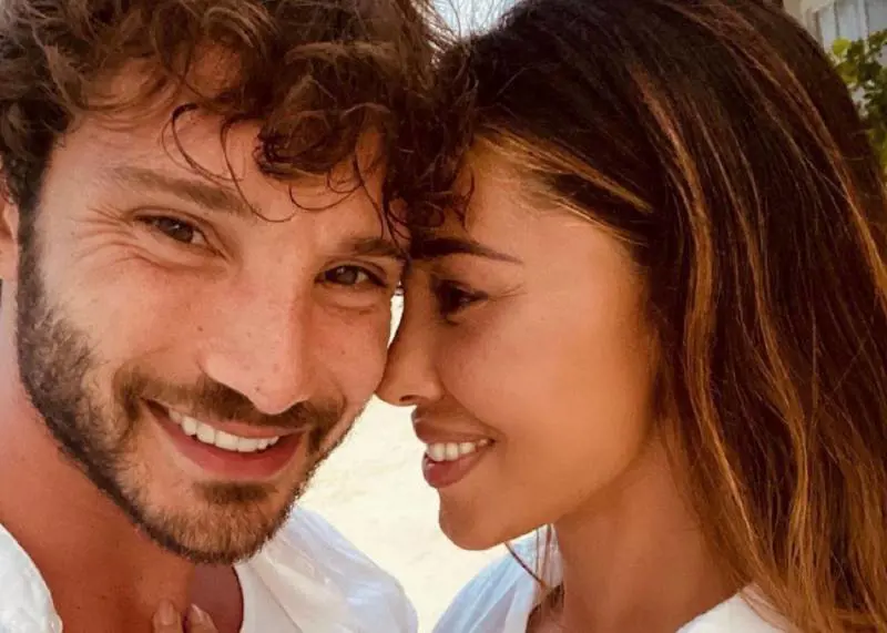 "Belen? Sogno camere separate". La strana confessione di Stefano De Martino