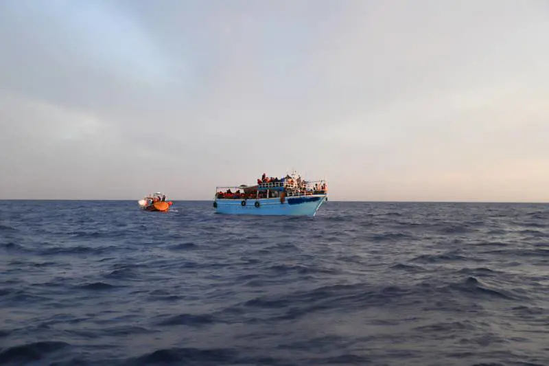 Seicento a Lampedusa: hotspot di nuovo pieno. Altri naufragi di barchini partiti dal Nord Africa