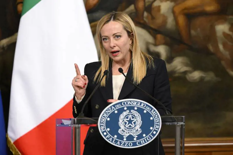 Fisco, l'apertura della premier "Basta con gli oneri ingiusti"