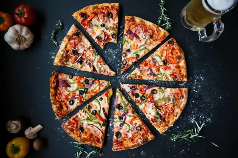 Il peso dei rincari? Si vede dalla pizza: ecco quanto costa adesso