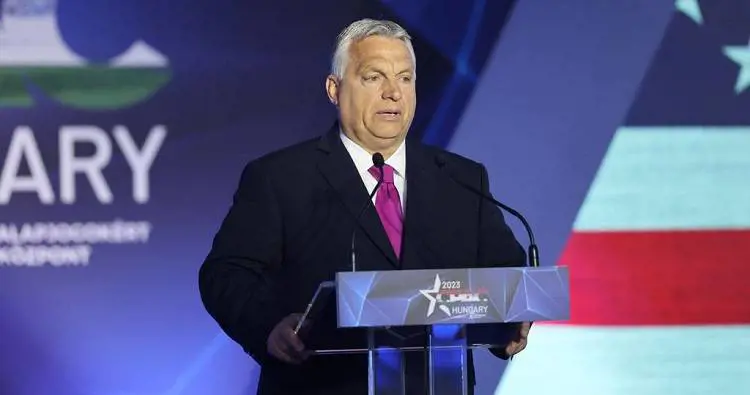 "Come comunismo e marxismo". La riscossa dei conservatori contro il politicamente corretto parte da Budapest