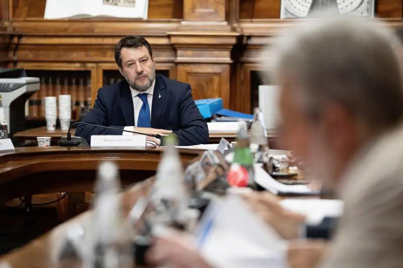 "Le sue parole fanno rabbrividire". Salvini contro Schlein sull'utero in affitto