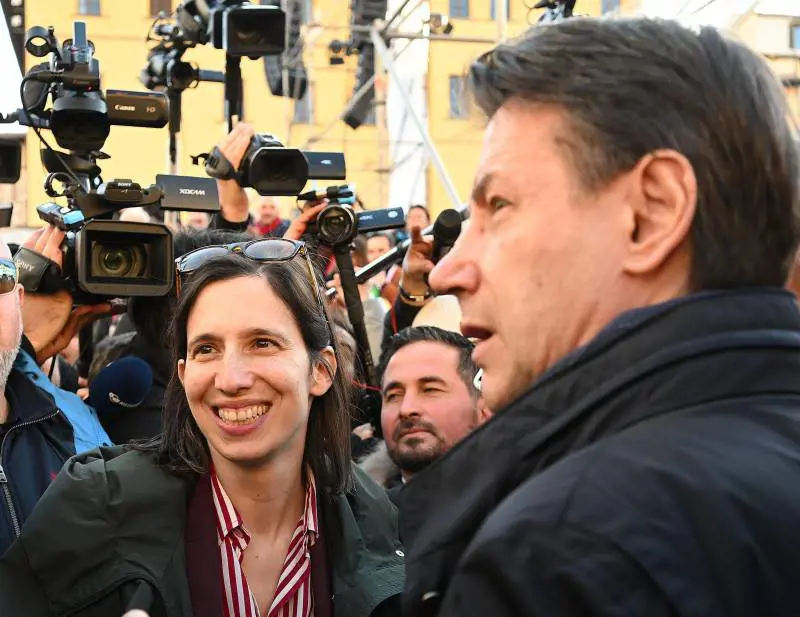 "Brutto segnale", "Da voi lottizzazione". Sulla Rai volano gli stracci tra Pd e M5S