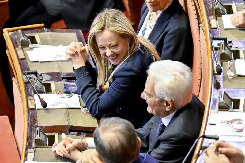 Meloni guarda al Terzo polo e prova a dividere le opposizioni con il premierato