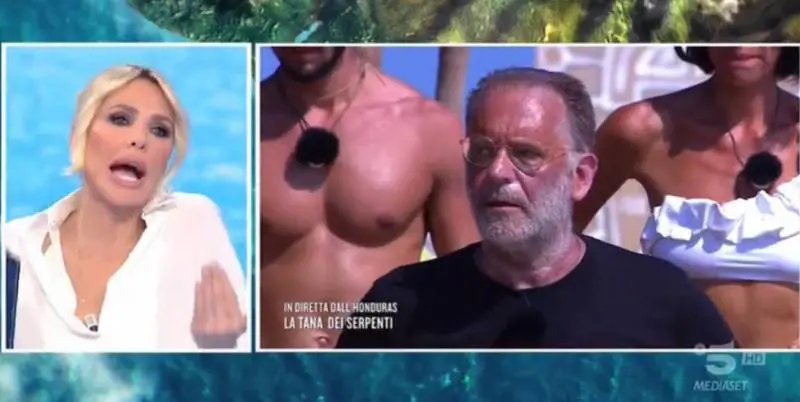 Caos all'Isola dei Famosi, Cecchi Paone perde la testa: "O così o me ne vado". La Blasi lo asfalta