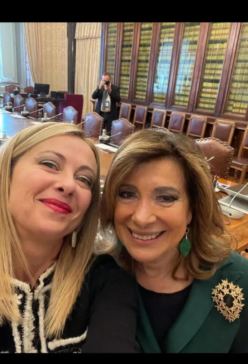 La linea Meloni: "Sistema instabile che non funziona. Ascolterò tutti e farò la proposta"