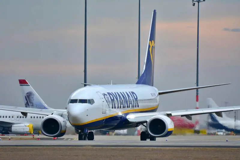 Ryanair abbassa i prezzi dei suoi voli: ecco perché