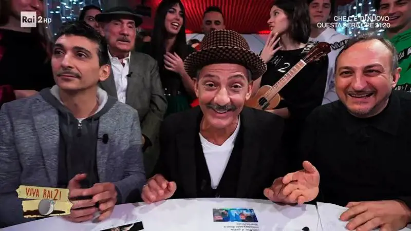 "Sicuri che cresce?". Pure Fiorello sfotte Schlein sui consensi