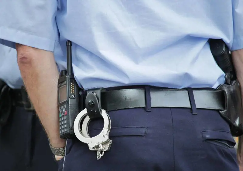 La rapina dei finti poliziotti: rubano i Rolex e poi legano il padrone di casa al letto