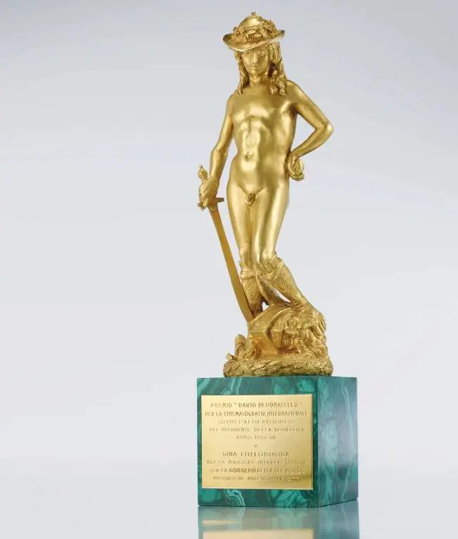 Copia in oro della statuetta David di Donatello realizzata da Bulgari