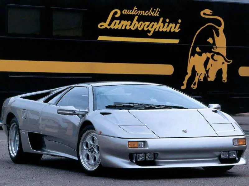 Multato in Lamborghini, offende i vigili: "Siete comunisti invidiosi"