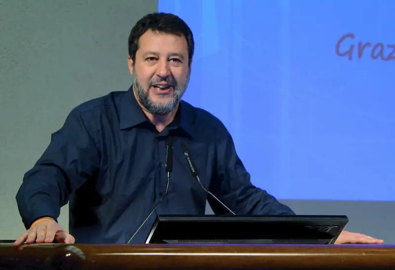 Tensione con Parigi anche sulla Tav: "Rinvio al 2043". Poi il dietrofront: "Solo un rapporto"