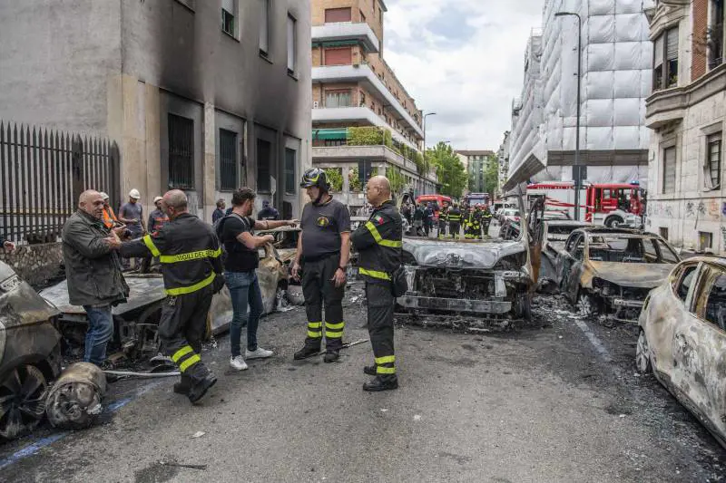 "Ho visto la finestra sciogliersi Poi buio, fiamme alte e fumo"