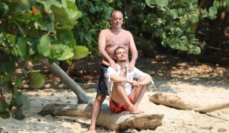 "Mentre dormivano...". La rivelazione hot di Cecchi Paone sul sesso all'Isola