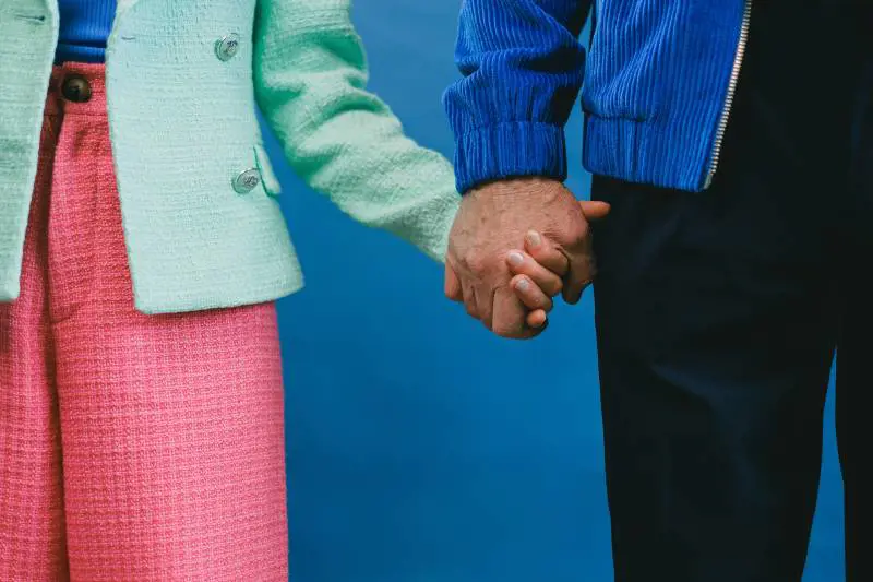 Pantaloni che slanciano la figura a 60 anni