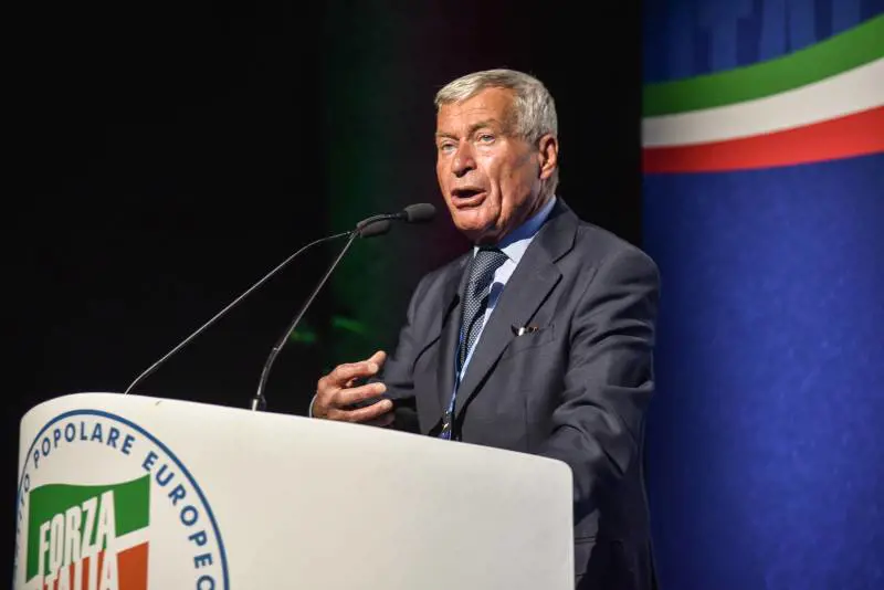 Cala il reddito degli italiani: ora è più basso di 30 anni fa