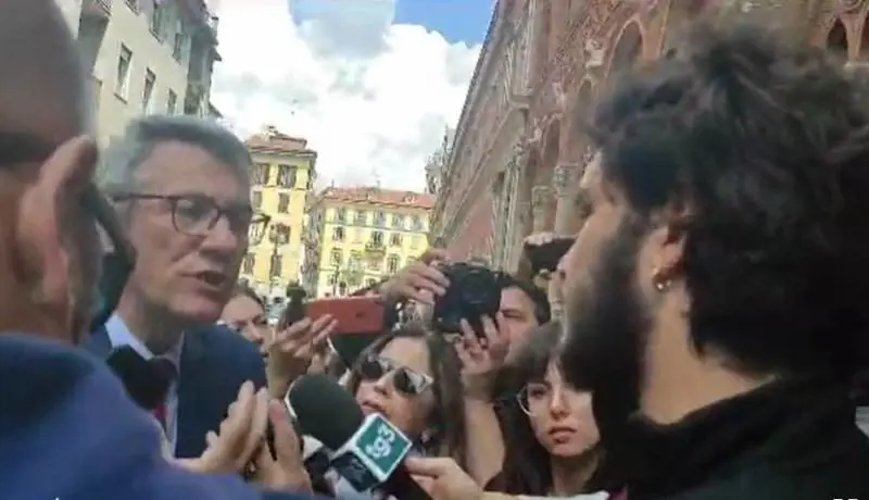 "Ci avete traditi". Landini contestato dagli studenti della tendopoli