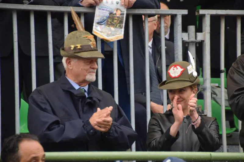 “La Patria nostra seconda mamma”. Meloni all’adunata degli Alpini
