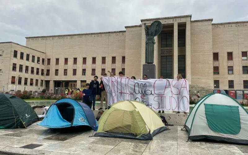 Arriva il fine settimana. E alla Sapienza si smontano le tende