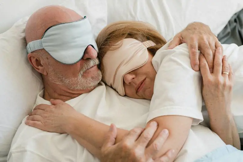 Dormire bene a 60 anni, ecco che cosa fare