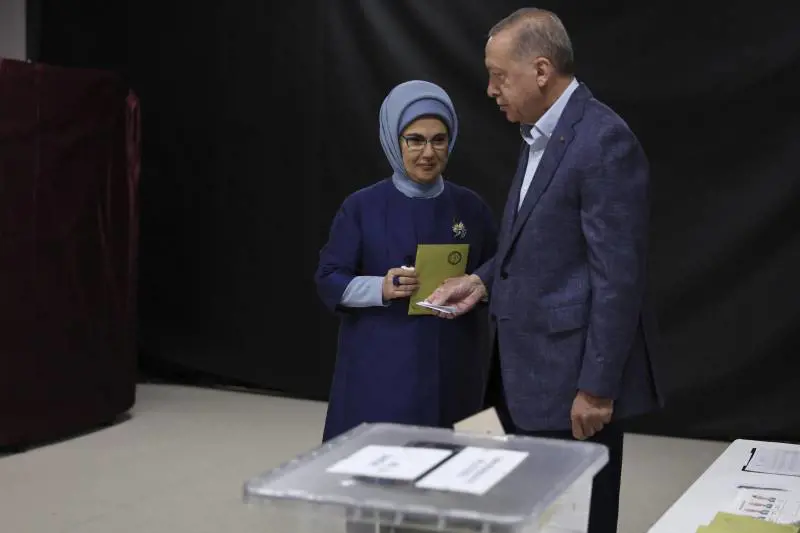 Turchia, Erdogan in testa. Ma la sfida è ancora aperta