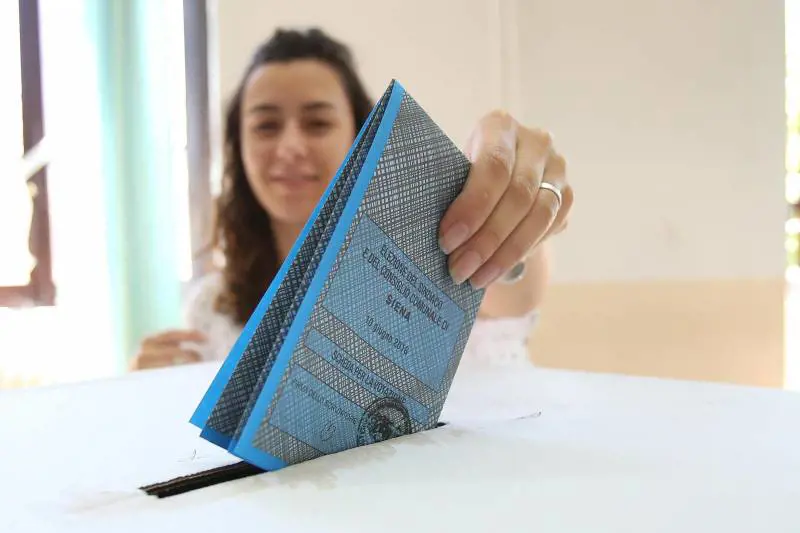 Comunali, il centrodestra strappa la roccaforte rossa di Ancona. E avanza in Sicilia