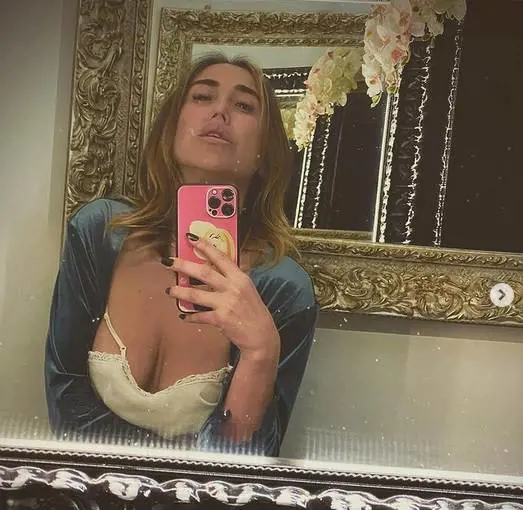 "Foto erotiche, le forme...". Le motivazioni della sospesione della Demichelis