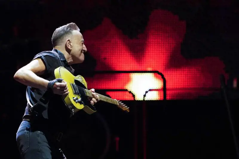 "Doveva donare gli incassi agli alluvionati". Bufera sul concerto di Springsteen