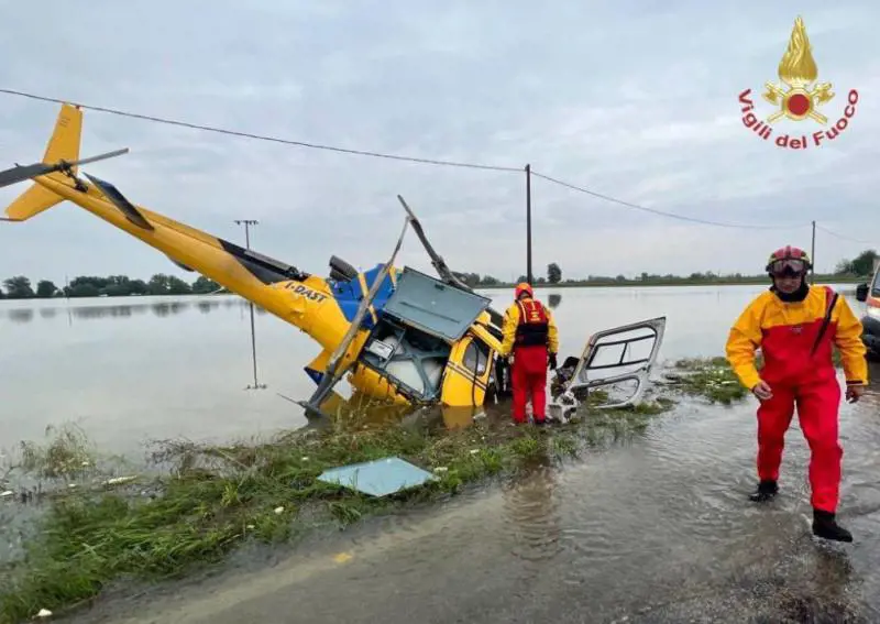 Italia nella morsa del maltempo: esondazioni e frane, oltre 36mila sfollati. Precipita un elicottero