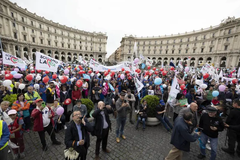 "Sia obbligo ascoltare il battito del bambino". Pro Vita chiede la modifica della legge 194